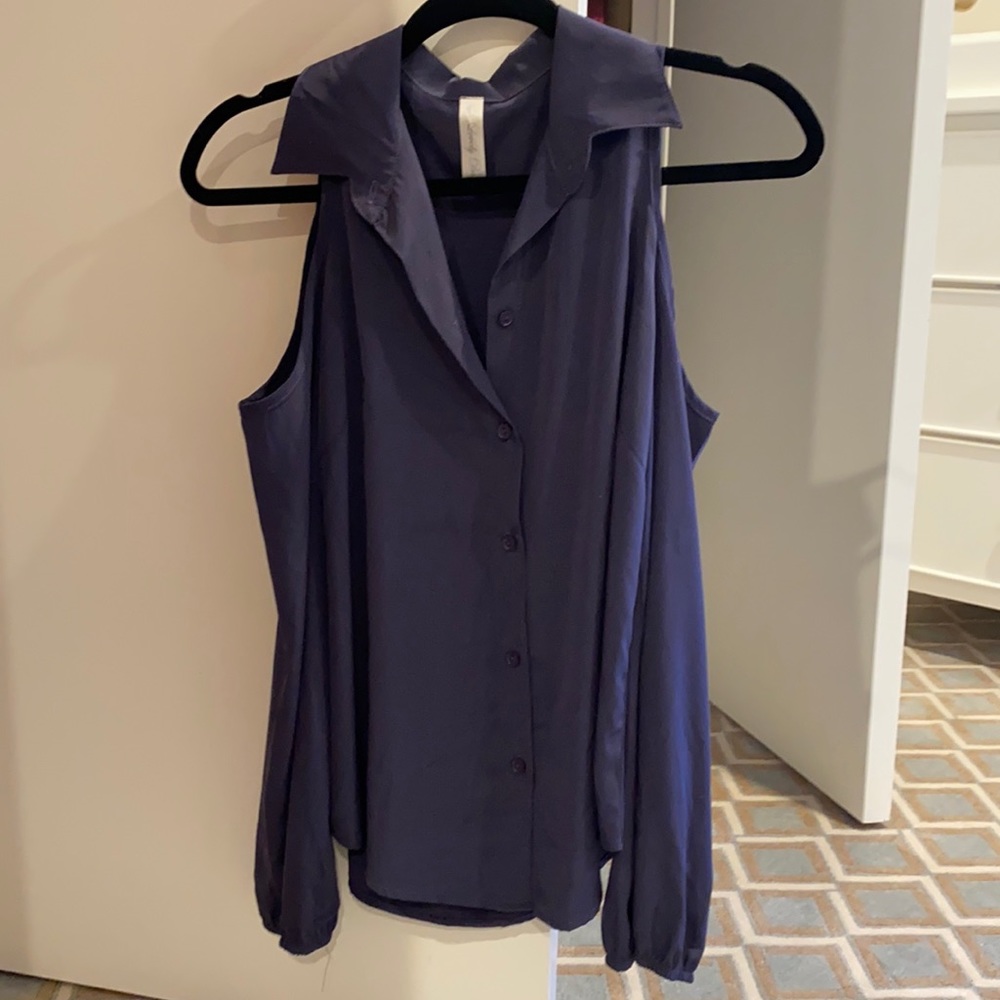 Lucky Day button down collared shirt size Small